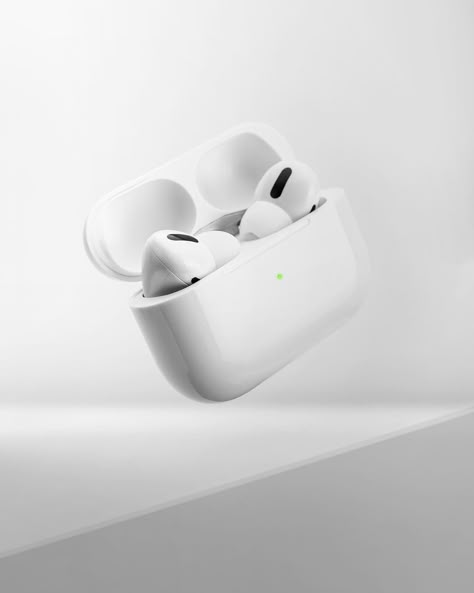 Earphones Aesthetic, Airpods Aesthetic, Headphone Aesthetic, Aesthetic Airpods, Airpods Headphones, Headphones Apple, On Ear Earphones, Smartphone Gadget, Airpod Pro Case