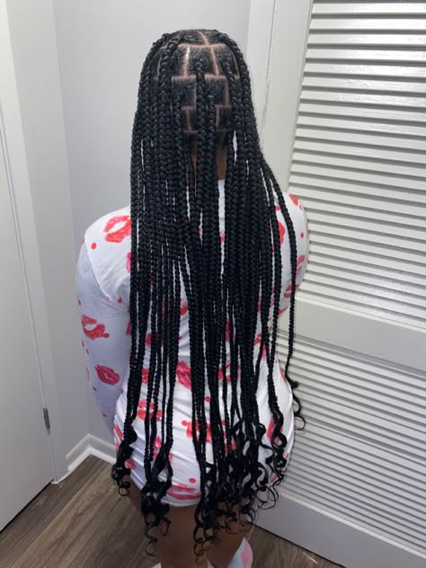 Large Knot Less Braids With Curls, Jumbo Knotless With Curly Ends, Long Jumbo Knotless Braids With Curls, Large Knotless Box Braids With Curls And Color, Peekaboo Jumbo Knotless Braids, Knotless Box Braids Curled Ends, Medium Knotless With Curls At The End, Large Knotless Box Braids With Curls At The End, Large Knotless Box Braids Curly Ends