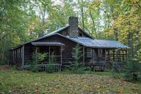 Old Cabins, Smoky Mountains Cabins, Tennessee Vacation, Gatlinburg Tn, Mountain Vacations, Mountain Travel, Great Smoky Mountains National Park, Cabin In The Woods, Smoky Mountain National Park