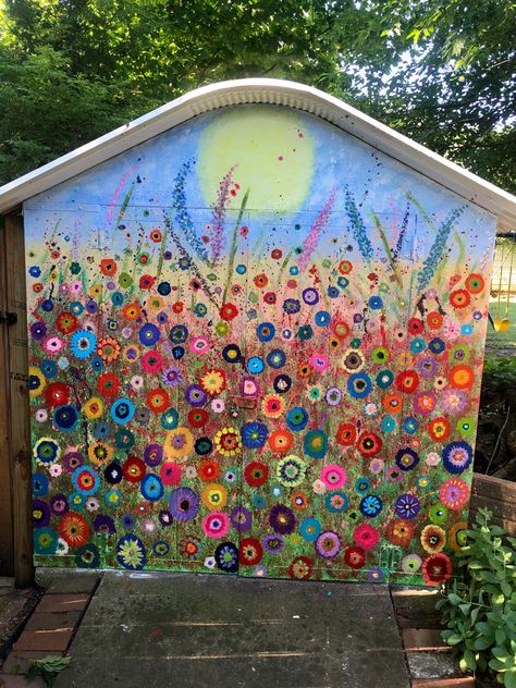 Gate Mural Ideas, Garden Fence Mural Ideas, Mural Fence Painting, Painted Garden Shed Mural, Fun Shed Painting Ideas, Garden Posts Ideas Diy Projects, Painted Fences Ideas Backyards Easy, Shed Murals Outdoor Easy, Wooden Fence Painting Ideas