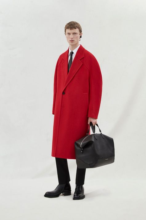 Fall 2023 Menswear, Sarah Burton, Cocoon Coat, Evening Jackets, Alexander Mcqueen Men, Red Coat, Menswear Fashion, Men Fashion Casual Outfits, Mens Fall