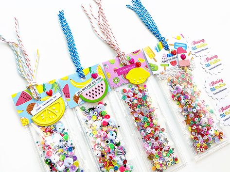 Diy Shaker Keychain, Shaker Bookmarks Diy, Glitter Shaker Bookmark, Cute Shaker Keychain, Recollections Shaker Tags, Tassel Crafts, Tape Pattern, Bookmark Craft, Sticker Template