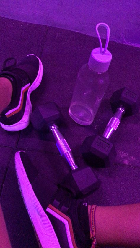 Purple Water Bottle Aesthetic, Purple Fitness Aesthetic, Gym Purple Aesthetic, Vision Board Purple Aesthetic, Purple Gym Aesthetic, Vision Board Purple, Dumbbell Aesthetic, Purple Vision Board, Sporty Girl Aesthetic