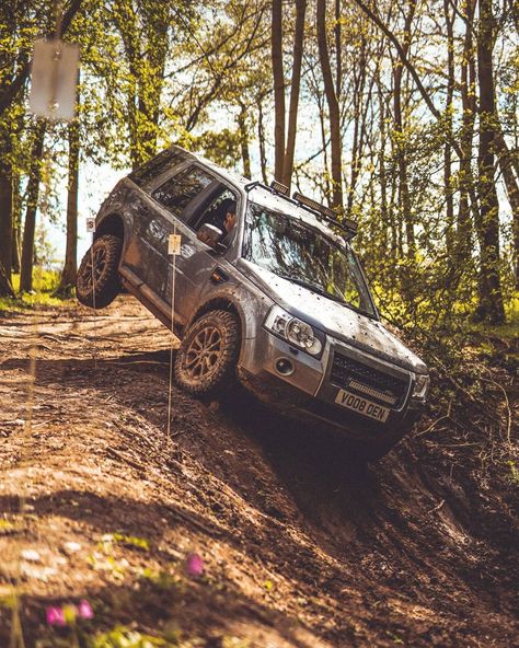 @landroverphotoalbum: “I know I've posted this before - but it's awesome to see a Freelander 2 in action! By…” Landrover Freelander, Transportation Poster, Freelander 2, Land Rover Freelander, Grand Vitara, Rover Discovery, Car Ads, Toys For Boys, Range Rover