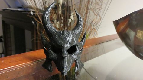 Check out this Thing on thingiverse.com!
https://www.thingiverse.com/thing:1679376 Daedric Helmet, East Yorkshire, Skyrim, Yorkshire