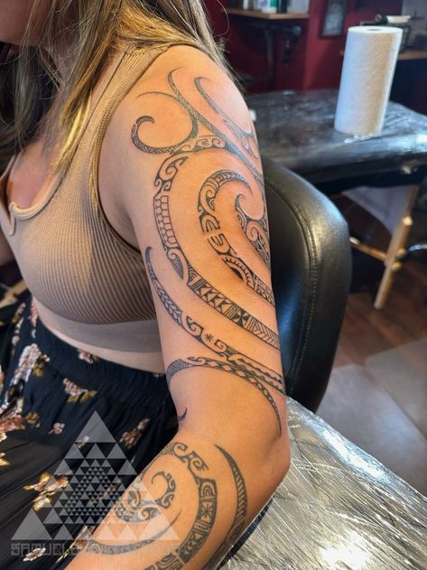 Tattoo Arm Women, Arm Women, Samoan Tattoos, Polynesian Tattoos, Samoan Tattoo, Kauai Hawaii, South Seas, Kauai, Tattoos And Piercings