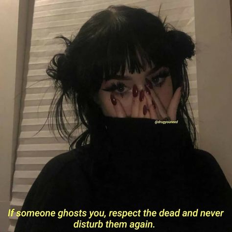 Grunge Profile Pics, Aesthetic Purple Anime, Grunge Aesthetic Pfp, 90s Aesthetic Grunge, Pfp Goth, Emo Grunge Aesthetic, Purple Anime, 90s Wallpaper, Emo Grunge