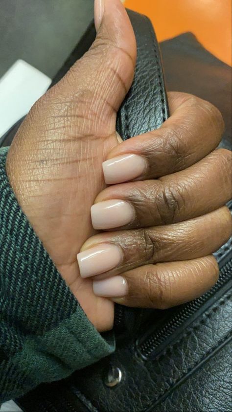 Nails On Dark Skin Hands, Nails On Dark Skin, Natural Color Nails, Natural Nails Manicure, Short Nail Manicure, Maquillage On Fleek, Henna Nails, Work Nails, Glow Nails