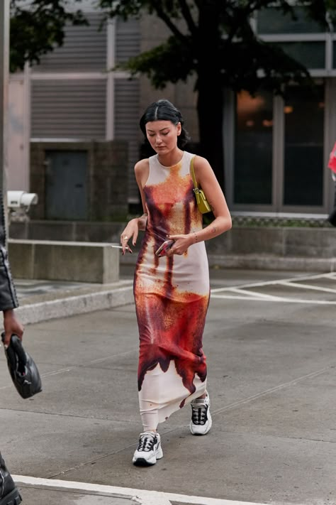 Mesh Dress Street Style, Gen Z Aesthetic Fashion, Tokyo Street Fashion, Fashion Week Spring 2020, New York Street Style, New York Fashion Week Street Style, Spring Street Style, Mode Inspo, Grunge Style