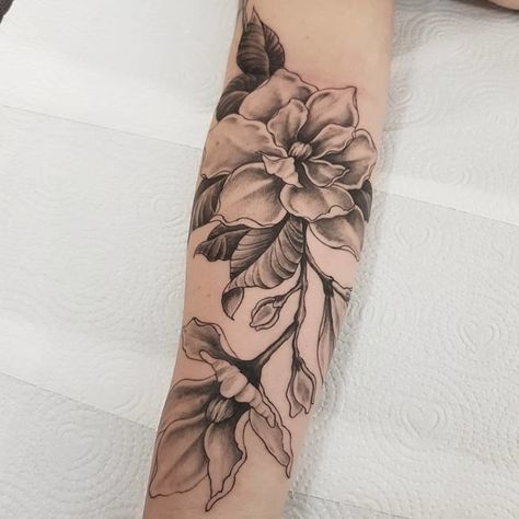 115 Breathtaking Magnolia Tattoo Ideas You Shouldn’t Miss Out On! - Wild Tattoo Art Magnolia Leaves Tattoo, Magnolia Flower Tattoo Designs, Magnolia Tree Tattoo Sleeve, Magnolia Tattoo Sleeve, Magnolia Tattoo Design, Magnolia Flower Tattoo, Phoenix Tattoos, Pretty Tattoo, Magnolia Tattoo