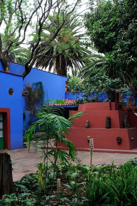 Casa Azul Museo Frida Kahlo Museum Mexico City Blue House Frida Kahlo Diego Rivera, Mexico City Travel Guide, City Bathrooms, Visiting Mexico City, Mexico Blue, Mexico City Travel, Masculine Decor, Adobe House, Mexican Home Decor