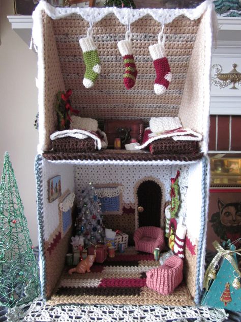 Gifts Under The Tree, Crochet Furniture, Christmas Cabin, Crochet Toys Free Patterns, Crochet Doll Tutorial, Crochet Fairy, Crochet Barbie Clothes, Doll Diy Crafts, Crochet Decoration