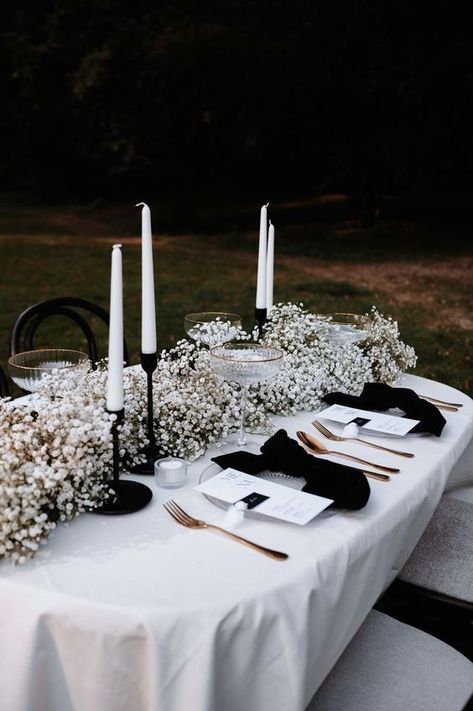 Circle Wedding Table Decor Simple, Romantic Table Decorations For Two, Moody Sweetheart Table, Black Accents Wedding, All Black Affair Party Ideas, Black And White Vintage Wedding, Black And White Winter Wedding, Bday Dinner, Black And White Wedding Theme