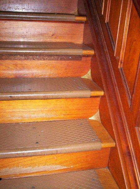 Dust Corners, Sarah Winchester, Victorian Stairs, Winchester House, Winchester Mystery House, Mystery House, Treads And Risers, Victorian Aesthetic, In The Corner