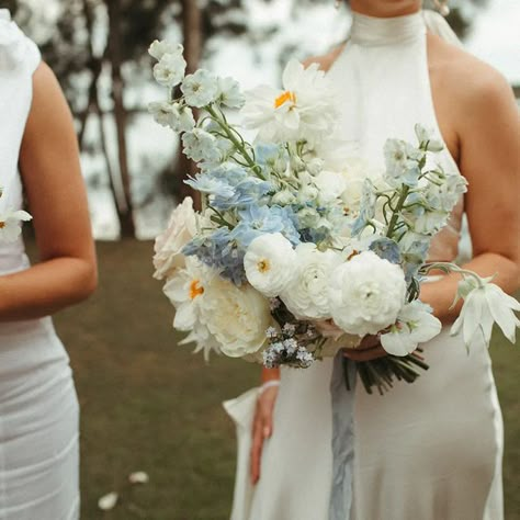 White And Blue Bridal Bouquet, Hydrangea Bouquet Wedding, Bride Photos, Hydrangeas Wedding, Something Blue Wedding, Blue Wedding Flowers, Blushing Bride, Light Blue Flowers, Blush Bride