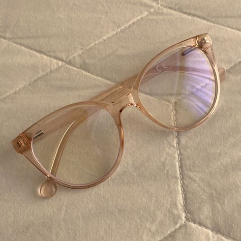 Clear Pink Plastic Frame Large Round Cat Eye Glasses With Blue Light Blocking Lenses. Brand New! Light Pink Glasses Frames, Light Academia Glasses, Pink Clear Glasses, Cat Glasses Frames, Pink Glasses Frames, Glasses Frames Trendy, Pink Glasses, Cat Glasses, Trendy Glasses