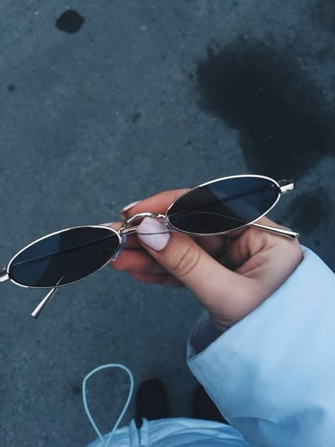 Aesthetic Sunnies, Y2k Glasses, Elegant Sunglasses, Classy Glasses, Types Of Sunglasses, Glasses Trends, Trendy Glasses, Cute Sunglasses, Cool Glasses