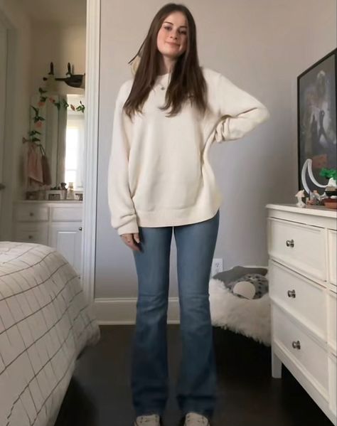 Rory Gilmore Style Midsize, Rory Fall Outfits, Dowmtown Girl Oufits, Nerdy Girl Aesthetic Outfit, Tv Girl Outfits, Girl Next Door Style, Smart Girl Aesthetic Outfit, Fall Outfits Aesthetic Rory Gilmore, Coquette Autumn Outfits