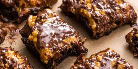 These sweet and sticky brownies will sustain you when your Girl Scout Cookie stash runs out. Samoa Brownies, Munchies Recipes, Chocolate Chip Brownies, Yoghurt Cake, Delicious Brownies, Recipe 30, S'mores, Vegan Chocolate Chip, Your Girl