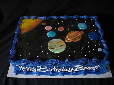 Planet solar system cake by Giggy's Cakes and Sweets, via Flickr Solar System Cake, Planet Solar System, Planet Birthday, Planet Party, Planet Cake, Lemon And Coconut Cake, Galaxy Party, Galaxy Cake, Astronaut Birthday