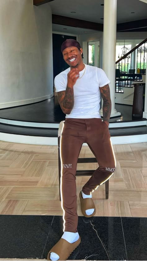 Duke Dennis Outfits, Black Men Outfits Street Style, Sporty Outfits Men, Casual Sporty Outfits, Cute Travel Outfits, Guy Fits, Drip Outfit Men, Stylish Men Casual, Aesthetic Fits