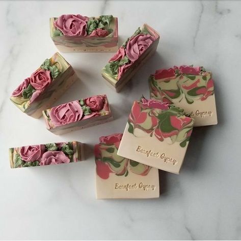 Handmade Soap Packaging, Soap Design Ideas, Diy Soap Bars, Diy Soap Recipe, Săpunuri Handmade, Handmade Soap Recipes, Cold Process Soap Recipes, Pretty Soap, Soap Craft