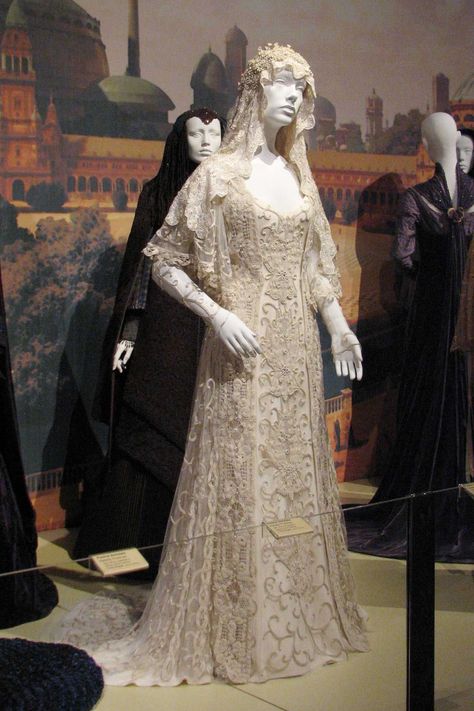 Padme Wedding Dress, Padme Amidala Wedding, Padme Wedding, Movie Brides, Padme Amidala Dress, Padme Dress, Star Wars Wedding Dress, Anakin Padme, Wedding Dress For Sale