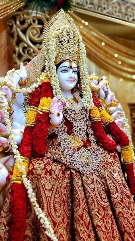 Ambe Maa Photo, Maa Sherawali, Navratri Devi Images, Ganpati Photo Hd, Happy Diwali Photos, Gorgeous Bridal Makeup, Lord Durga, Maa Durga Photo, Indian Culture And Tradition