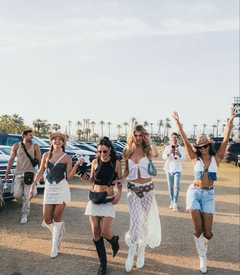 Country Concert Outfit Ideas Summer, Concert Outfit Ideas Summer, Stagecoach Outfits, Princess Leia Buns, Stagecoach Outfit, Country Festival Outfit, Country Music Festival Outfits, Country Concert Outfit Ideas, Coachella Fits