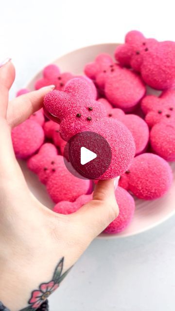 Peep Macarons, Macaron Recipes, French Macarons Recipe, Sanding Sugar, French Macaron, Baking Videos, Hippity Hoppity, Macaron Recipe, French Macarons