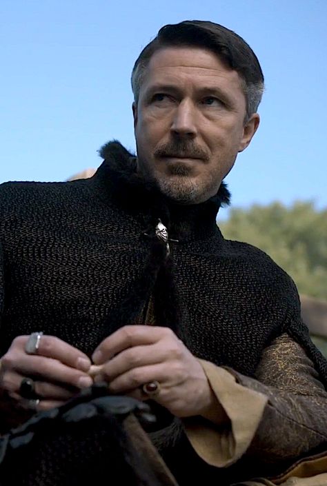 Aidan Gillen | Petyr Baelish [Game of Thrones, 5x01, The Wars to Come] Littlefinger Game Of Thrones, Peter Baelish, Lord Baelish, Hbo Tv Shows, Project Blue Book, Petyr Baelish, Aidan Gillen, John Boy, Game Of Thrones Costumes