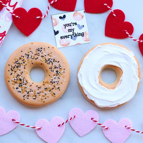 Bagel Cookies Decorated, Custom Sugar Cookies, Icing Design, Food Cookies, Holiday Cookies Christmas, Valentines Day Cookies, Wedding 2025, My Everything, Valentine Cookies