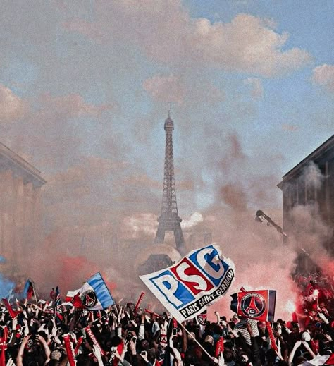 Psg Ultras, 4k Wallpapers For Pc, France Football, Football Photography, World Football, Soccer Pictures, Brand Ideas, Football Wallpaper, Paris Saint-germain