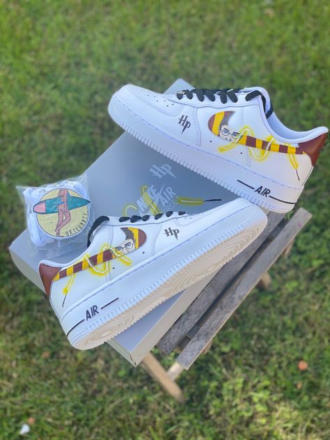 Custom pinted nike air force 1 of harry potter Harry Potter Shoes, Custom Nike Air Force 1, Harry Potter Accessories, Hogwarts Outfits, Harry Potter Merch, Custom Nike Air Force, Custom Af1, Custom Shoes Diy, Nike Shoes Air Force