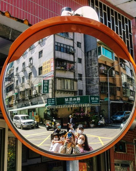 Taiwan Travel Photography, Hongkong Picture Ideas, Seoul Picture Ideas, Hongkong Photo Ideas, Hongkong Instagrammable, Taiwan Photo Ideas, Taipei Photoshoot, Singapore Aesthetic Photography, Japan Photography Aesthetic