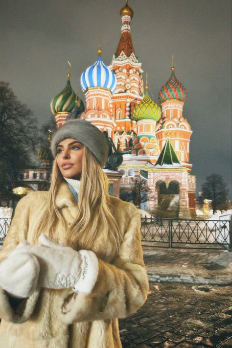 Moscow Russia Aesthetic, Outfits Women Winter, Winter Poses, Slavic Beauty, Old Money Outfits Women, Slavic Aesthetic, Russia Girl, Old Money Outfits, Bolshoi Theatre