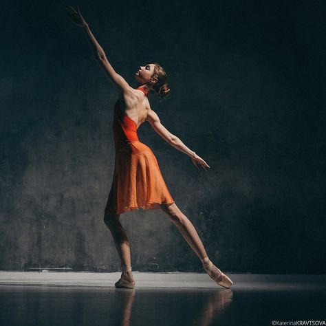 Vaganova Ballet Academy graduate and Bolshoi dancer, Alena Kovaleva, photographed by the late Katerina Kravtsova. Alena Kovaleva, Ballet Pose, Vaganova Ballet, Vaganova Ballet Academy, Bolshoi Theatre, Ballet Academy, Ballet Poses, Ballet Photography, Modern Dance