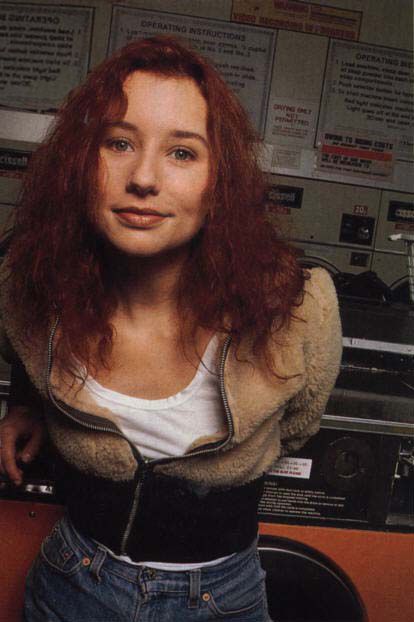 Tori Amos 1994 Tori Amos 90s, 80s Grunge, Beatiful People, Pj Harvey, Tori Amos, Alt Girls, Patti Smith, Glitter Girl, Music Icon