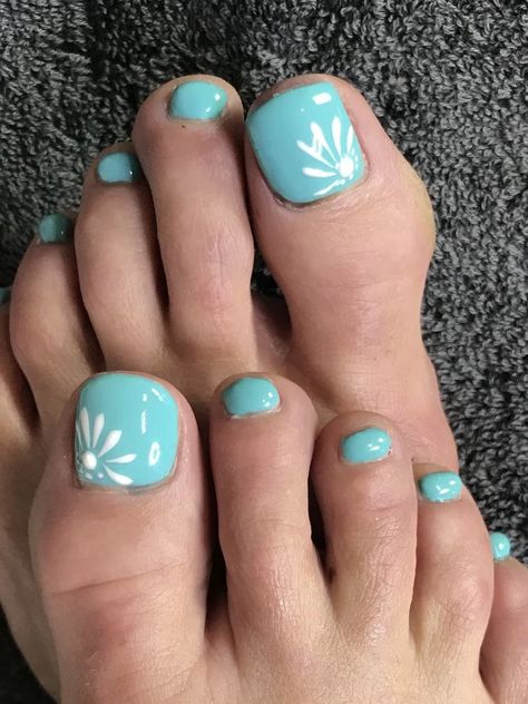 Pedicure Ideas Summer Classy, Gel Pedicure Ideas Summer, Cute Toenail Designs For Summer, Easy Pedicure Designs, Fun Toe Nail Designs, Cute Pedicure Ideas Toenails, Pedicure Ideas Summer Toenails, Vacation Pedicure Ideas, Beach Toenails