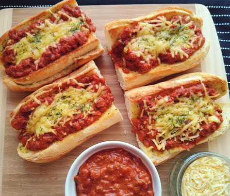 Bolognese Garlic Baguette Garlic Baguette, Parsley Butter, Vegan Wraps, Dairy Free Cheese, Vegan Kitchen, Easy Dinners, Meat Free, Freshly Baked, Parsley