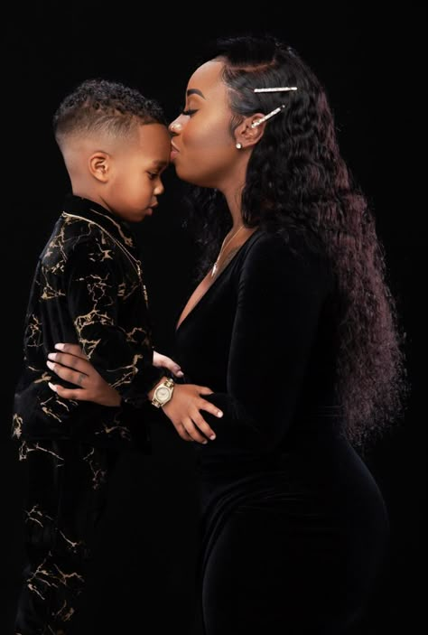 Mommy And Son Photo Shoot, Mommy Son Photoshoot, Mom Son Photoshoot, Mom And Son Photoshoot, Boy Mom Pictures, Mother Son Photoshoot, Mommy Son Pictures, Mommy Son Outfits, Son Photoshoot