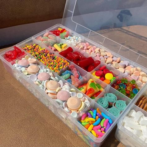 Snack For Road Trip, Candy Storage Ideas, Snackle Box Ideas, Snack Box Ideas, Field Trip Lunch, Candy Drawer, Plane Snacks, Airplane Snacks, Candy Salad