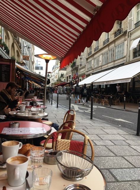 Red Cafe Aesthetic, Paris Living, Foodtrucks Ideas, 4 Days In Paris, Cafe Paris, St Germain Paris, Paris Dream, Paris Itinerary, Luxembourg Gardens