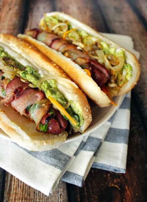 Bacon-Wrapped Jalapeño Hot Dogs Unique Hot Dog Recipes, Unique Hot Dogs, Gourmet Hot Dogs, Bacon Wrapped Jalapenos, Burger Dogs, Chili Dogs, Grilled Burgers, Hot Dog Recipes, Catering Food