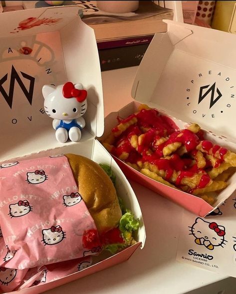 Snacks Hello Kitty, Hello Kitty Snacks, Hello Kitty Food, Hello Kitty Merchandise, Japanese Stuff, Kitty Cafe, Hello Kitty Themes, Hello Kitty Coloring, Cute Snacks