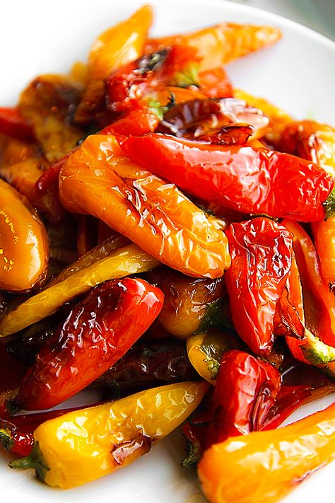 PAN FRIED SWEET MINI PEPPERS with basil leaves and balsamic vinegar | Philos Kitchen Sweet Pepper Recipes, Fried Peppers, Mini Peppers, Pepper Recipes, Mini Sweet Peppers, Grilled Peppers, Sweet Pepper, Mozzarella Chicken, Stuffed Mini Peppers