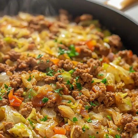 Learn to make a flavorful, healthy ground turkey cabbage skillet - an easy, one-pan meal perfect for busy weeknights! Ground Turkey Meat Recipes, Ground Turkey Cabbage, Quick Ground Turkey Recipes, Ground Turkey Spaghetti, Turkey Cabbage, Ground Turkey Casserole, Cabbage Skillet, Turkey Stir Fry, Turkey Meat Recipes