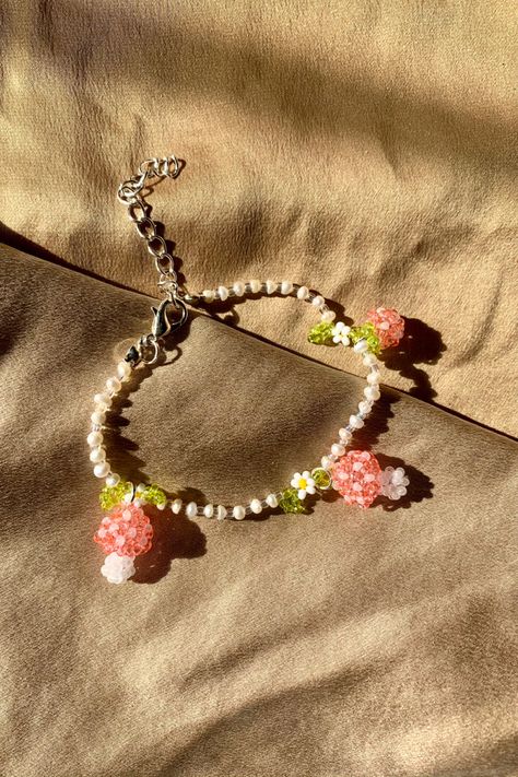 Beaded Mushroom Tutorial, Mushroom Bead Bracelet, Mushroom Kandi, Beaded Necklace Aesthetic, Bead Mushroom, Beads Mushroom, Beaded Mushroom, Mushroom Bracelet, Mushroom Beads