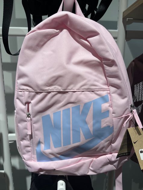 Nike Backpack Pink, Nike Bags School, Study Romanticizing, Nike Bag, School Backpack Essentials, Mochila Nike, School Must Haves, Stylish School Bags, Backpack Essentials