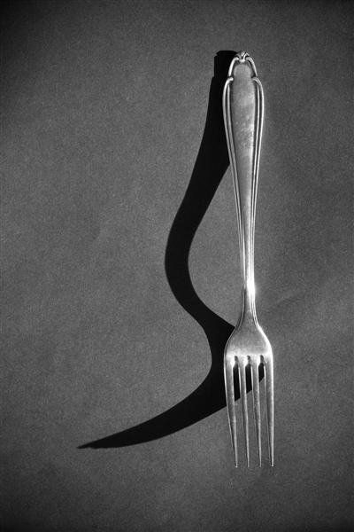 Shadows can turn an image into something completely different. The shadow of this fork makes the fork look like it's bent really bad. But it's not. Shadow Ideas, Shadows Photography Ideas, Shadows Photography, Shadow Light, Photography Light And Shadow, Artistic Shadow Photography, Forks, Shadow Photography Object, Black And White Shadow Photography